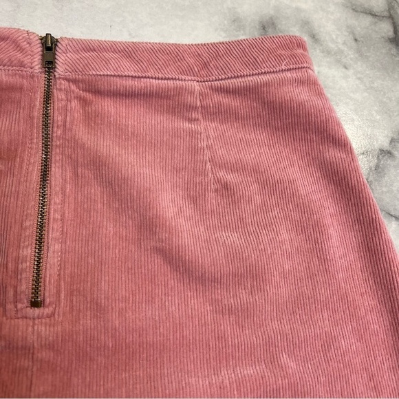 Forever 21 bottom corduroy pink mini skirt with front half way zíper. Size M - Picture 3 of 9
